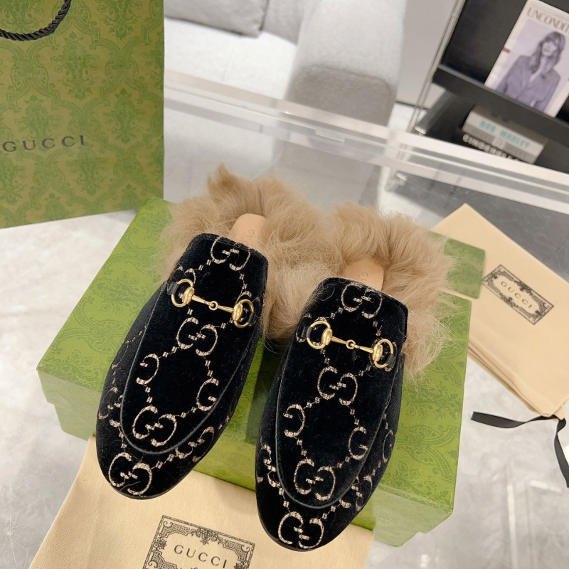 G*u*i slippers